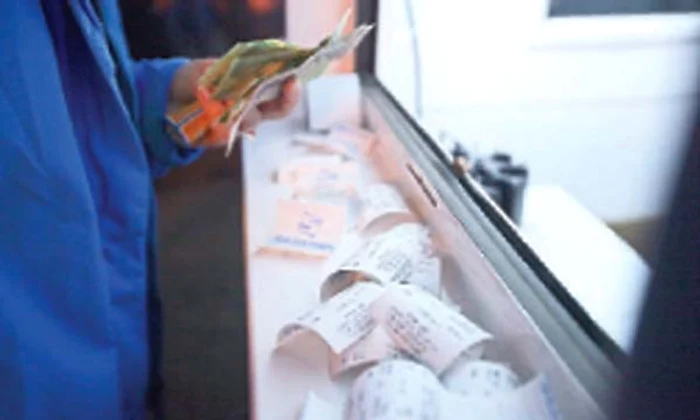 
    Strângeţi bonurile fiscale, dacă vreţi să câştigaţi la LoterieFoto Click!  