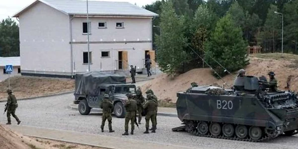 Oras de carton pentru armata lituaniana FOTO delfi.lt