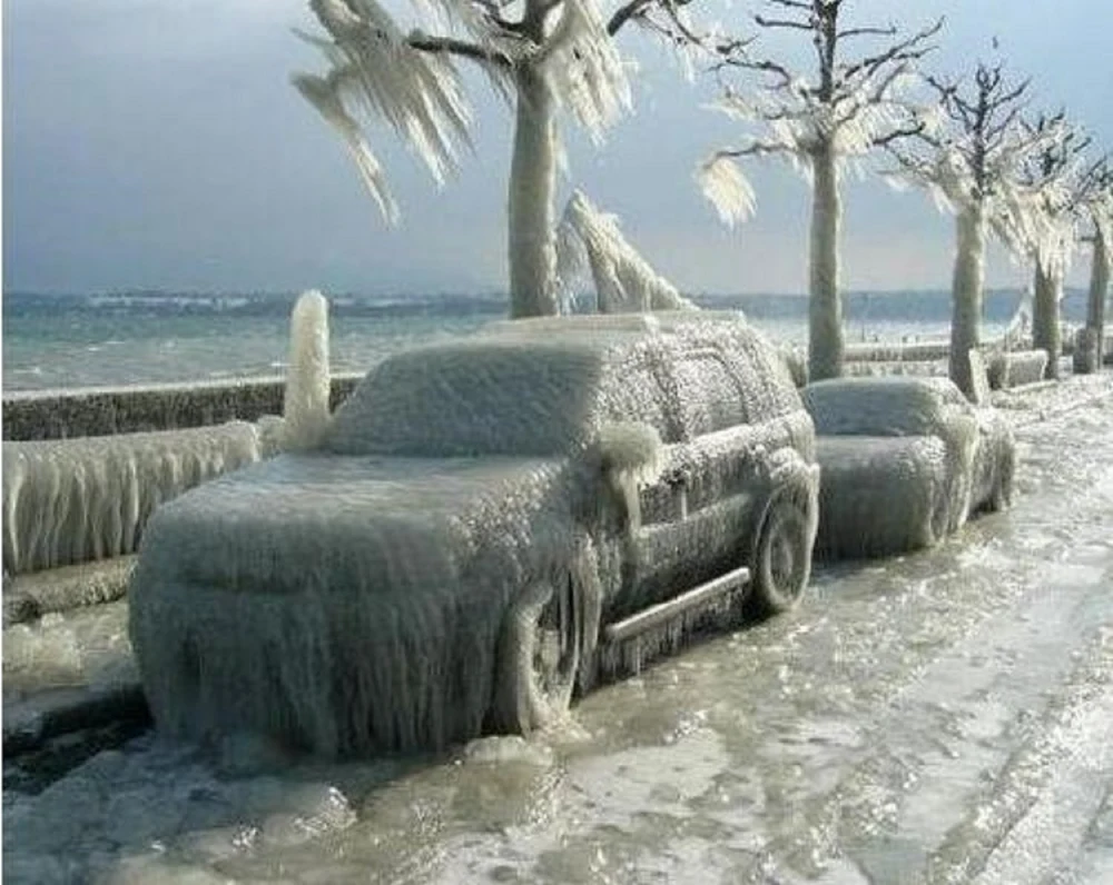 Ploaia înghețată a creat haos în Europa Centrală: aeroporturi închise şi trenuri anulate. În Ungaria, un avion a deviat de pe pistă