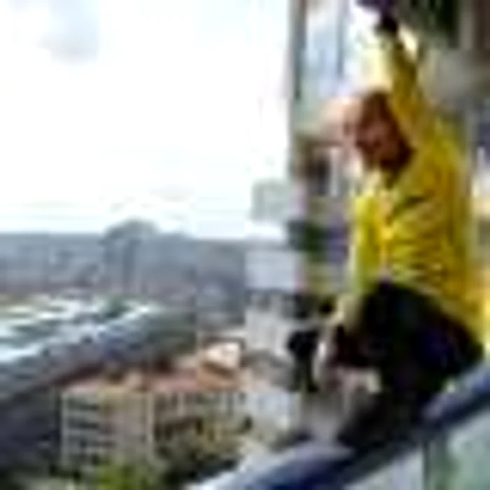 Spiderman de Franţa, Alain Robert, s-a urcat pe Intercontinental