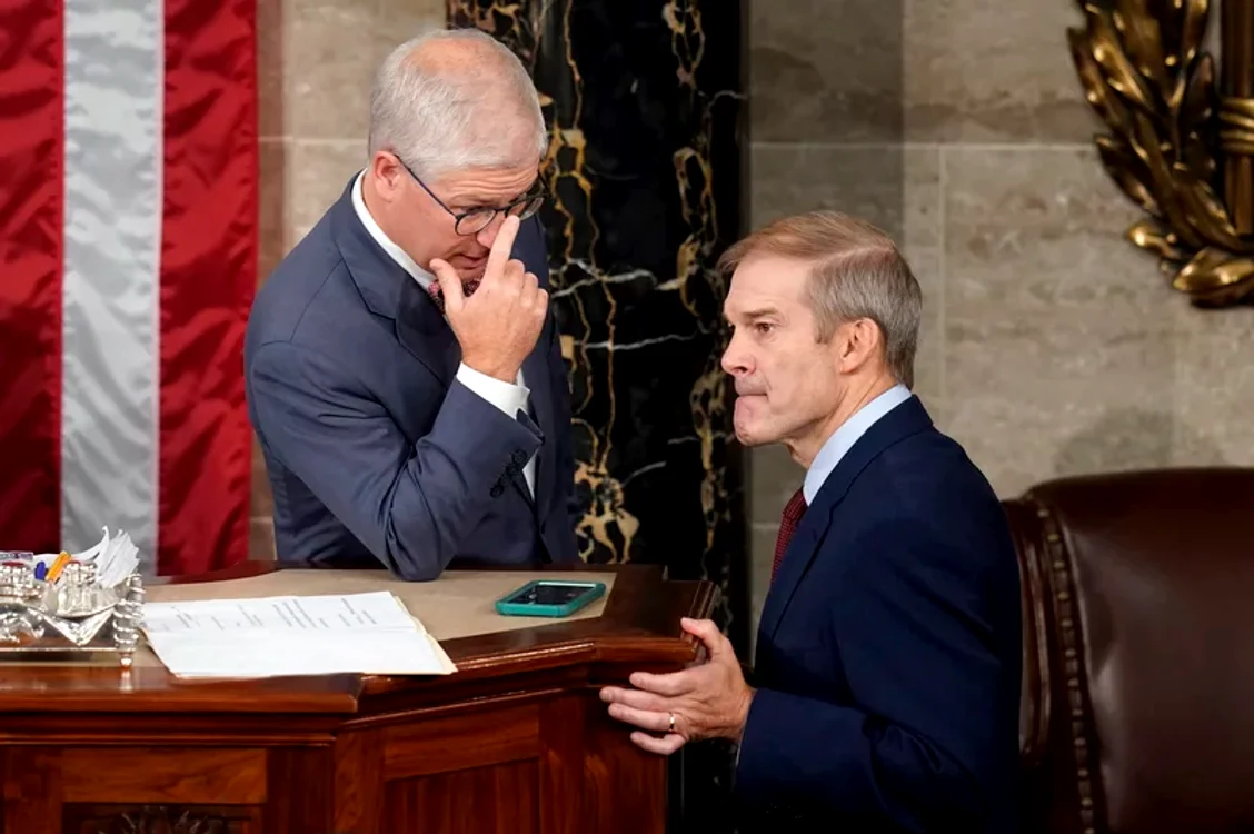 Republicanul Jim Jordan (dreapta) candidează pentru șefia Camerei Reprezentanților. FOTO AP via NPR