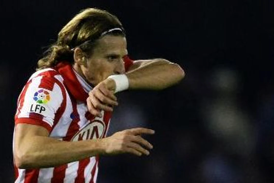 
    Forlan a adus calificarea echipei Atletico Madrid  