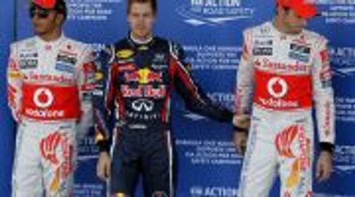 Vettel, între Hamilton și Button, rivalii săi de la McLarren * Foto: Reuters