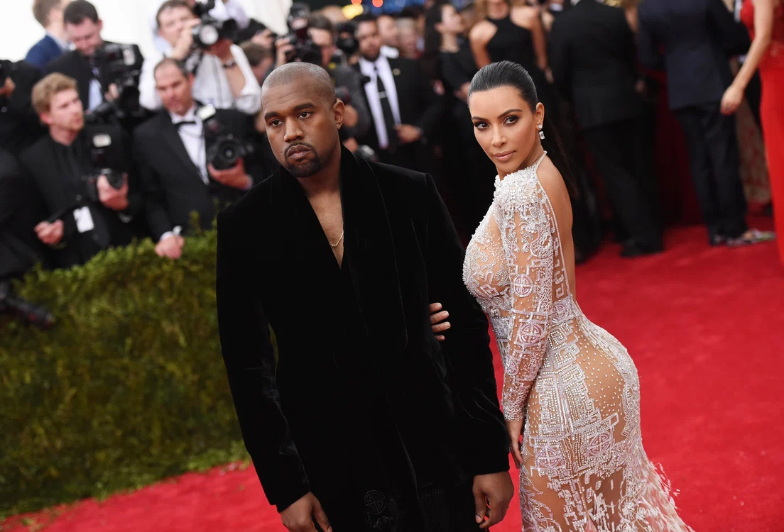 
    Kim Kardashian și Kanye West vor face al patrulea copil printr-o mamă surogatFoto Getty Images  