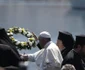 Papa Francis în vizită la refugiaţi sirieni din insula Lesbos. FOTO AP