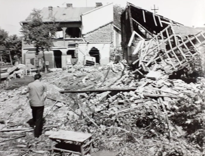 Inundaţiile catastrofale din vara anului 1975: au murit 49 de oameni, iar 12 au dispărut. Ceauşescu a vizitat zonele calamitate