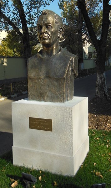 Copilul de boier ajuns om de bază al lui Ceaușescu. Medicul personal al dictatorului și povestea sa de roman