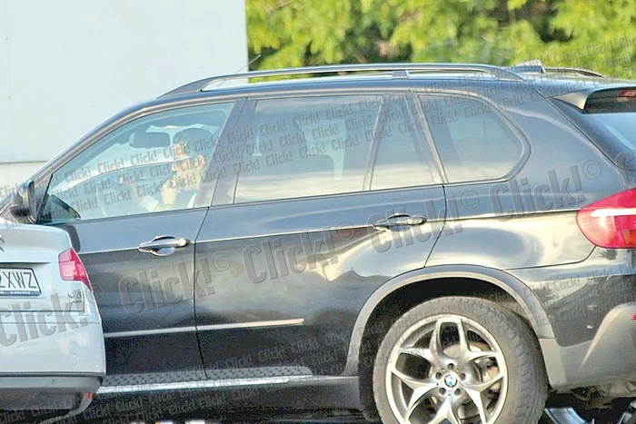 Andreea Marin a primit maşina de la fostul soţ cu tot cu brelocul în formă de inimioară (Fotografii: Mihai Ionesu)