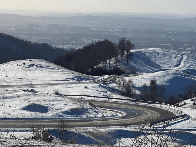 Circulația pe Transalpina şi Transfăgărăşan se închide pe mai multe sectoare 
