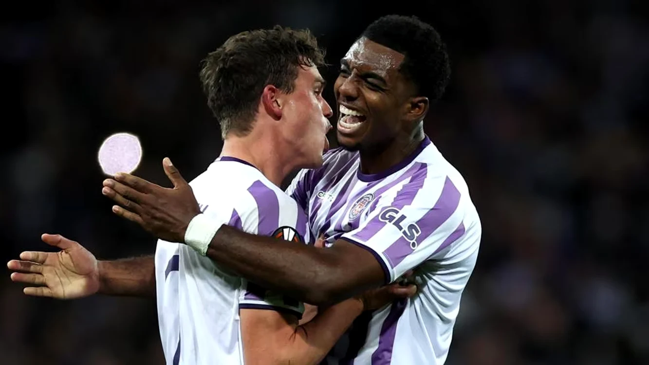 Nicolaisen și Costa de la Toulouse după victoria lor împotriva lui Liverpool. Foto: Getty Images