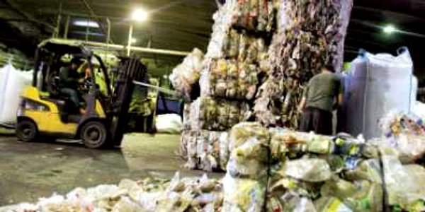 „Buy-backul“ pentru PET-uri poate fi finanţat din taxa pe pungile din plastic