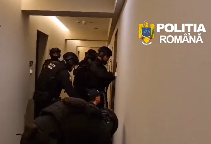 Un bărbat căutat în Suedia pentru atentate la comandă trăia de trei ani în România. DIICOT a descins la locuințele sale