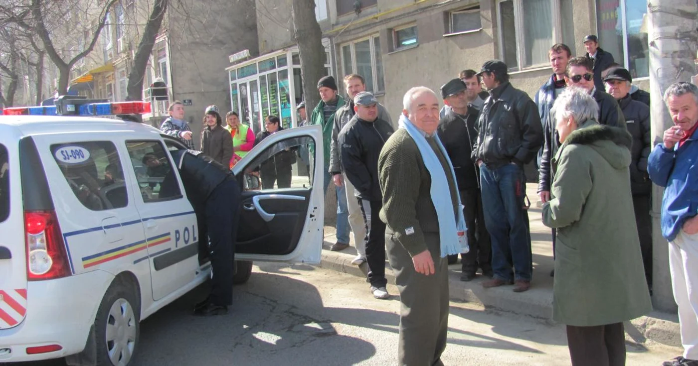 Poliţiştii îl cercetează pe tânăr pentru vătămare corporală din culpă (foto - arhivă)