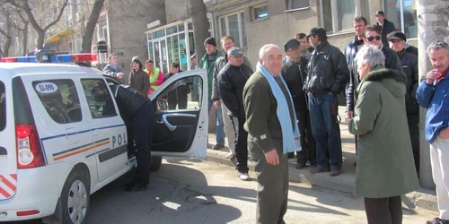 Poliţiştii îl cercetează pe tânăr pentru vătămare corporală din culpă (foto - arhivă)