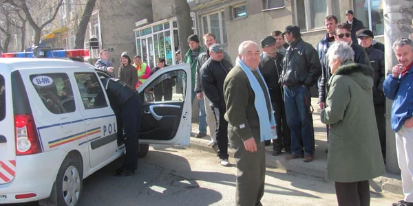 Poliţiştii îl cercetează pe tânăr pentru vătămare corporală din culpă (foto - arhivă)