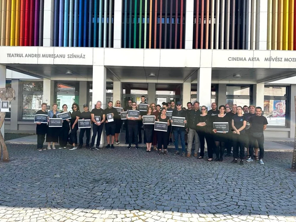 Protest la Teatrul „Andrei Mureșanu” din Sfântu Gheorghe