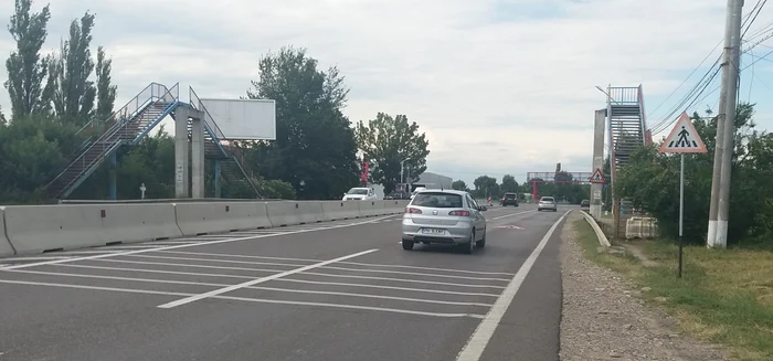 Pasarela ucigașă de pe DN1 nu a fost dată jos, resturile ei fiind în același loc 