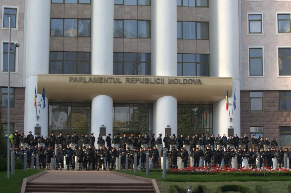 Ce partide candidează la alegerile parlamentare din Republica Moldova și ce șanse au