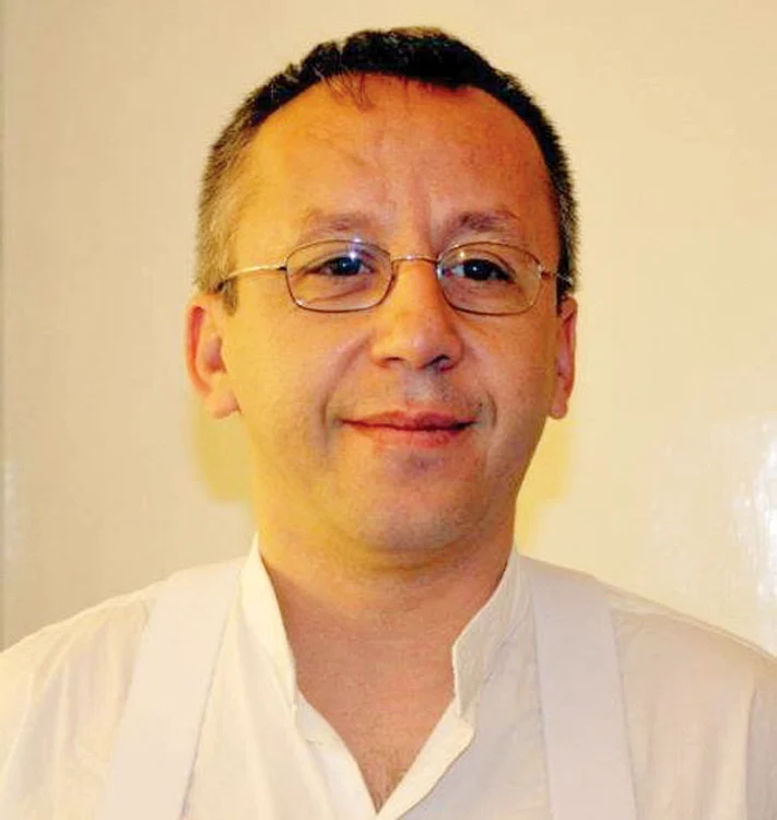 Nicolae Poghirc a intrat  în conflict și cu alți angajați ai teatrului, din cauza  “abaterilor disciplinare”