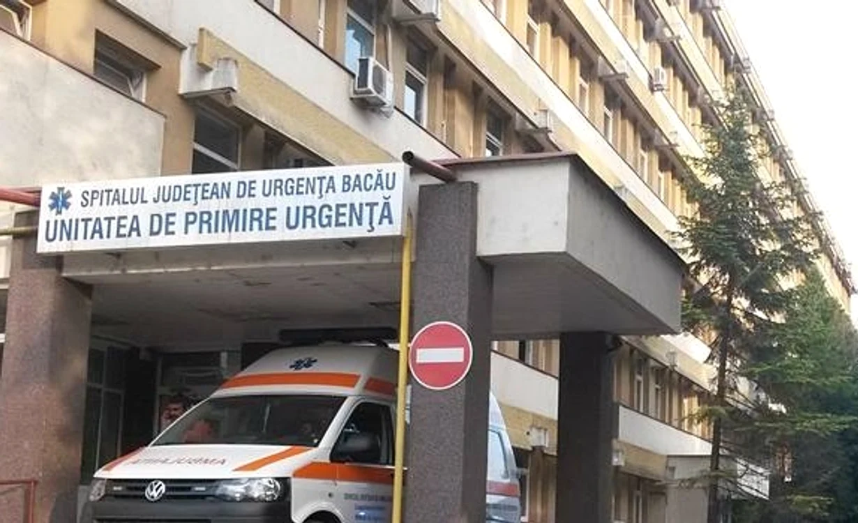 
    Medicii de la Spitalul de Urgență Bacău spun că fetița a făcut o formă fulminantă de pneumonie hemoragică  