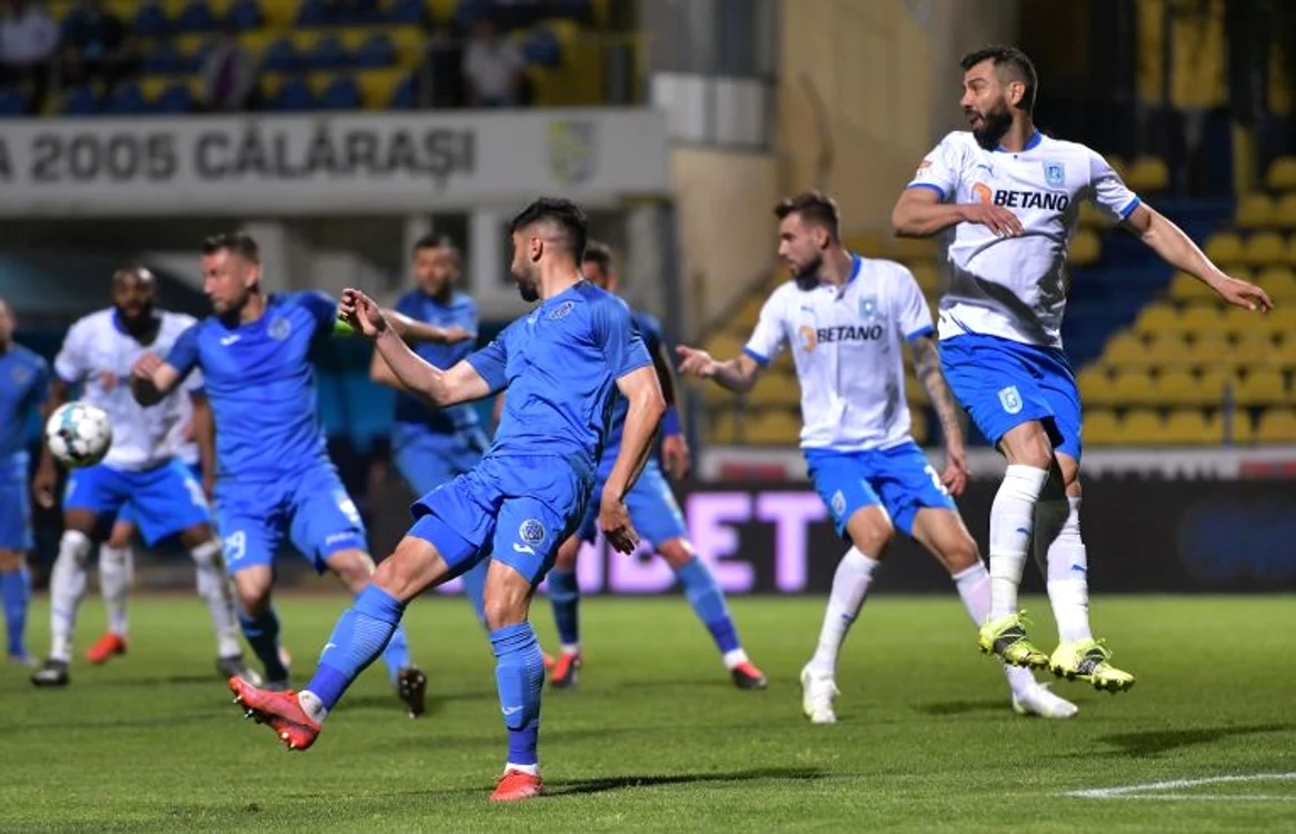 
    Marius Constantin a marcat autogolul cu care Academica Clinceni a câștigat meciul cu CraiovaFOTO: Sportpictures.eu  