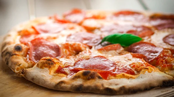 Pizza: cum a ajuns mâncarea săracilor din Napoli cel mai iubit preparat din lume jpeg