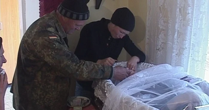 Părinţii lui Tiberiu Grigoruţă îşi iau rămas bun de la fiul lor