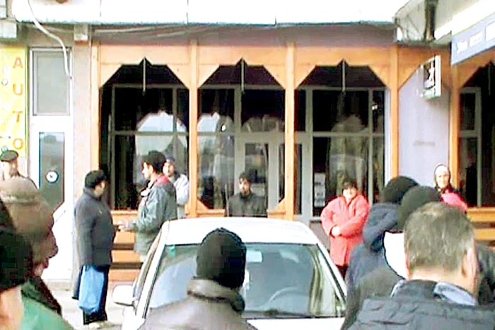 Păcănelele fac victime mai  ales în rândul tinerilor (CAPTURI: www.newspascani.ro)