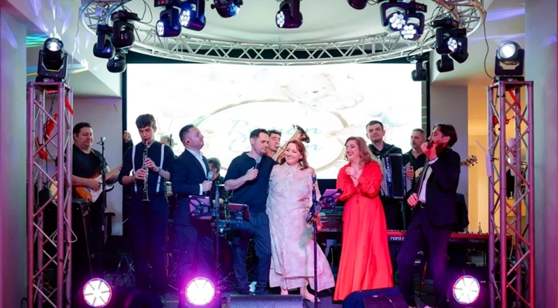 Ecaterina Ladin și-a botezat cel de-al treilea băiat cu fast Foto Pro Tv 