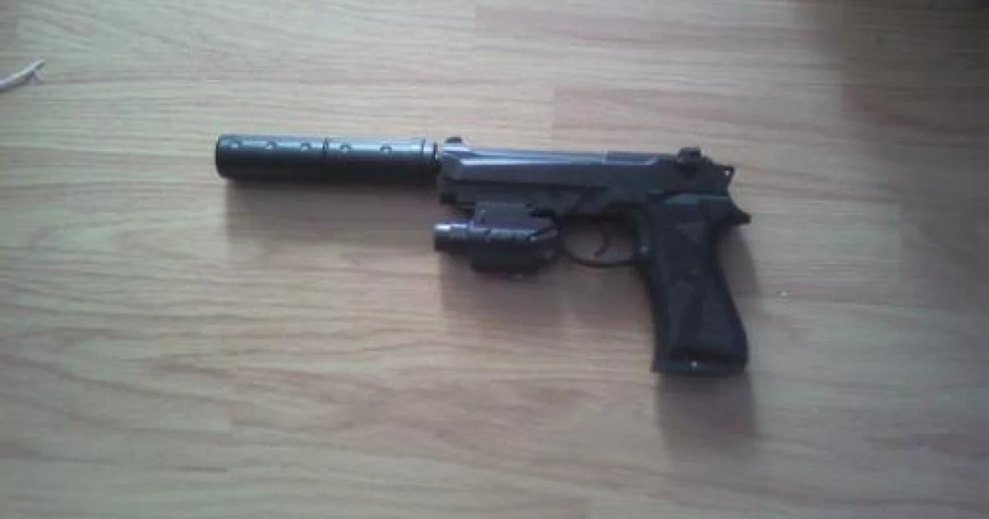 Pistol de airsoft FOTO arhivă Adevărul