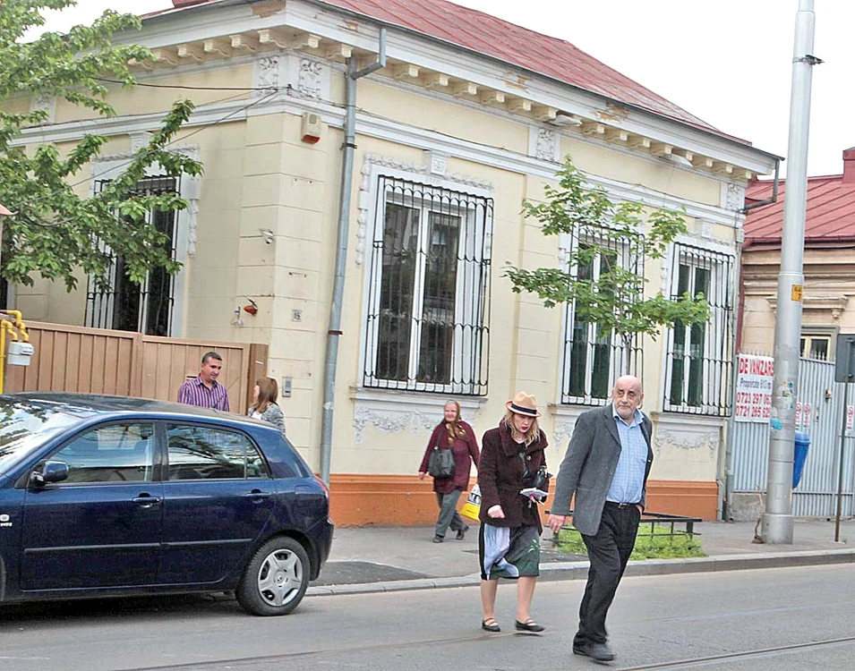 250.000 de euro. Casa lui Viorel Lis are opt camere şi o suprafaţă de 250 mp