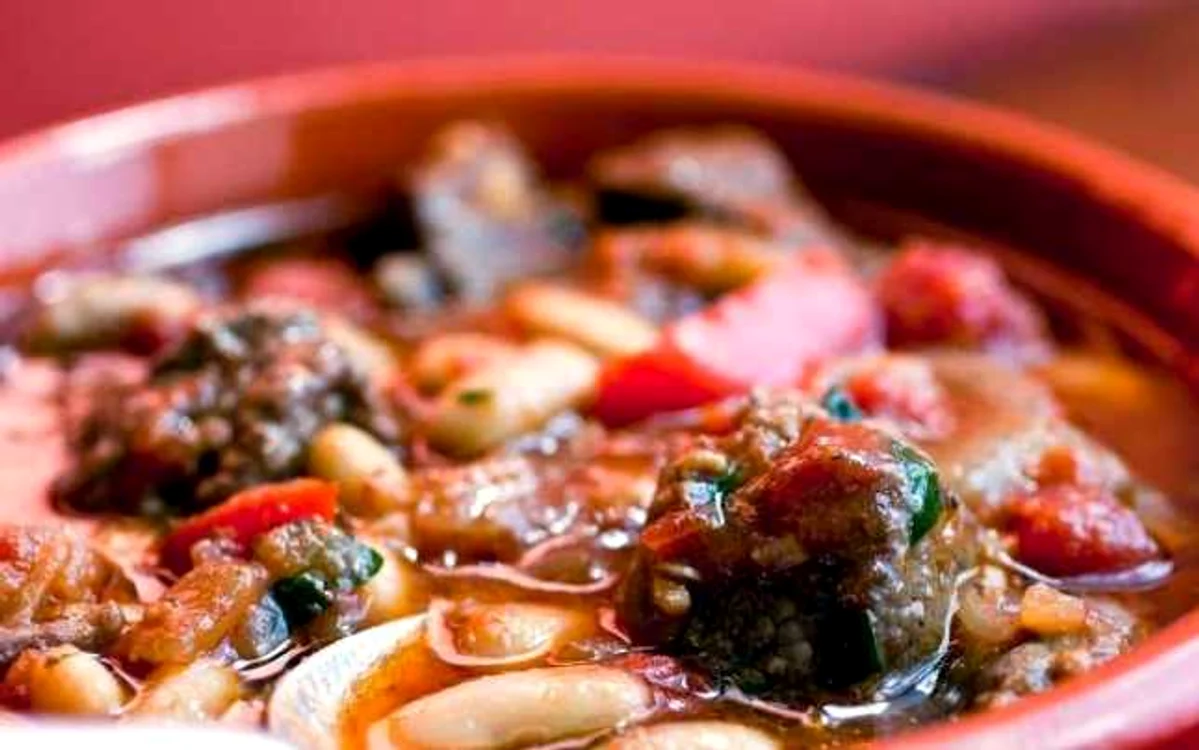 Tocăniţă de berbecuţ la ceaun Foto: www.vedeteblog.com