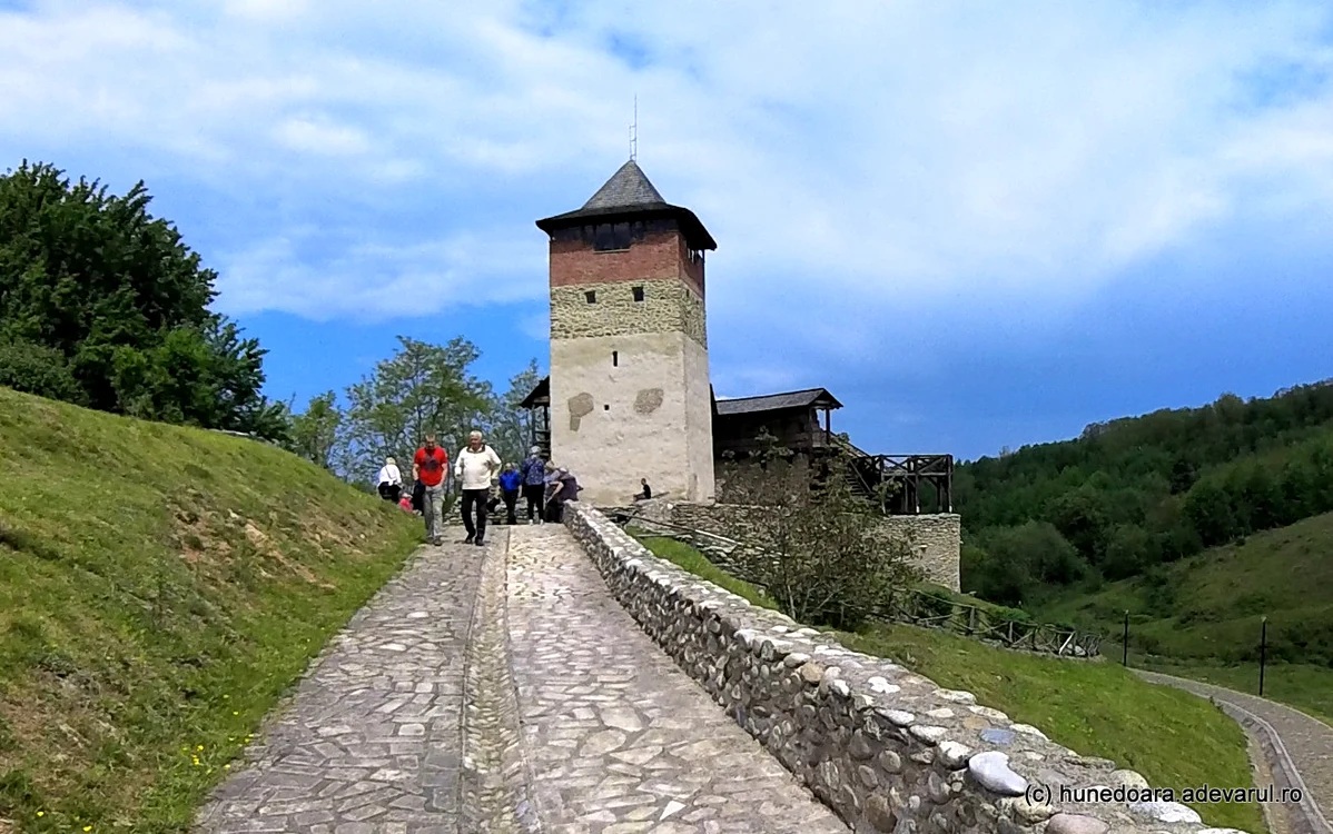 Cetatea medievală Mălăiești (foto: Daniel Guță)
