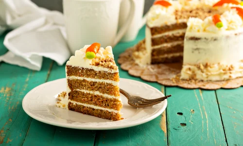 Tort de morcovi cu frisca  Sursa foto shutterstock 506925988 jpg