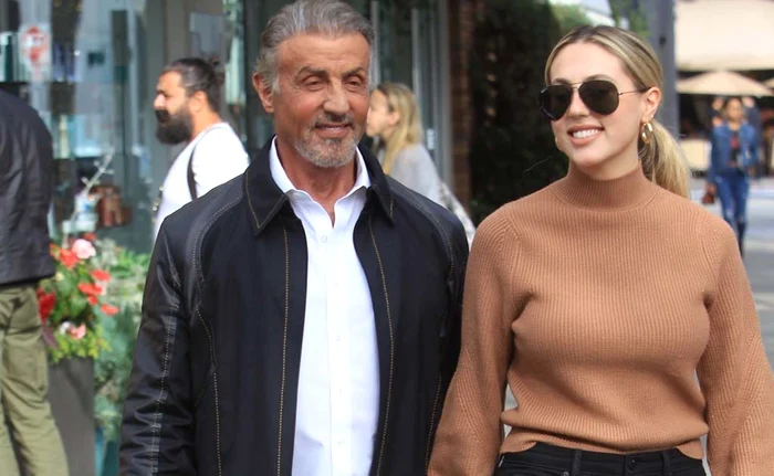 Stallone, împreună cu fiica sa, Sistine, la plimbare în Los Angeles