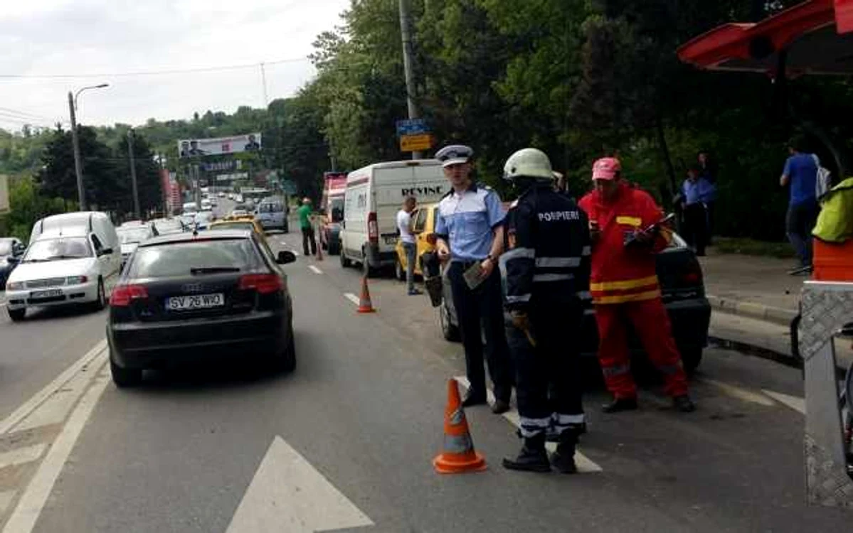În accident au fost implicate patru autoturisme. FOTO: Dinu ZARĂ