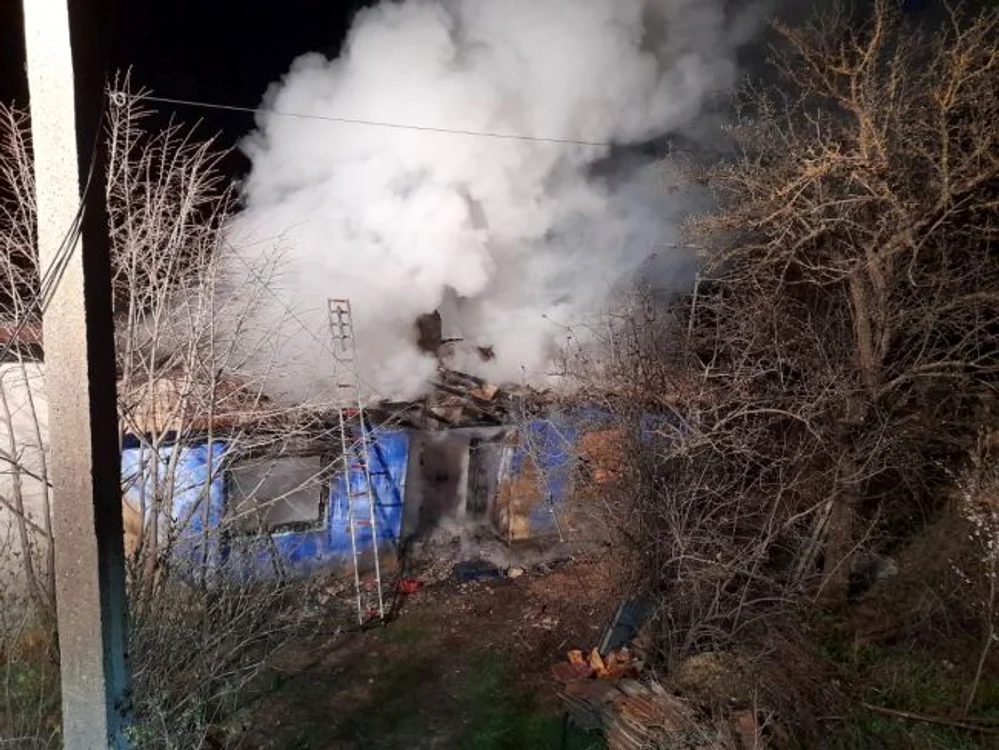 Casa botoșănencei a fost cuprinsă de flăcări FOTO botosaneanul.ro