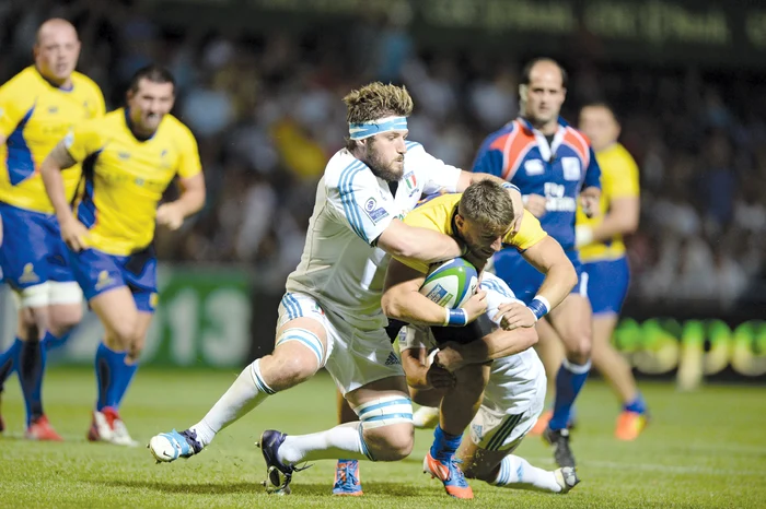 Ne batem cu  Italia şi Canada