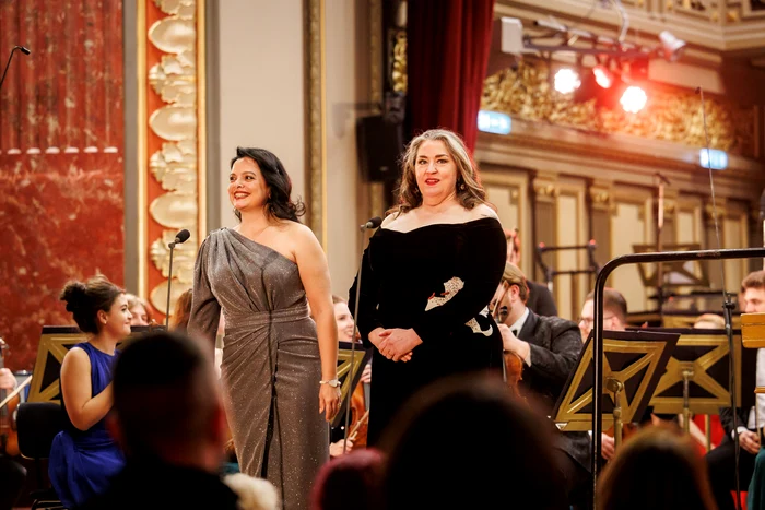 Roxana Constantinescu și Melody Moore