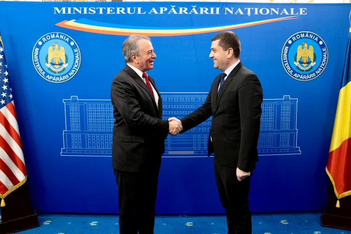 Radu Miruță și E.S. Darryl Nirenberg. FOTO MApN