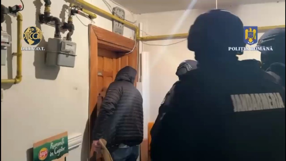 Patru persoane acuzate de viol și trafic de minori, în Argeș. Victima, o fată de 15 ani, exploatată sexual