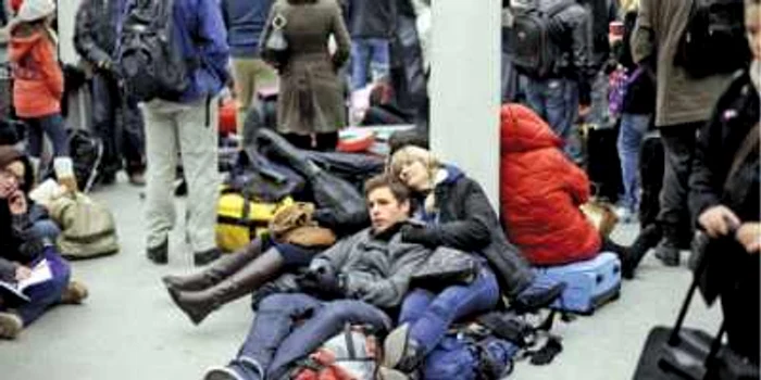 Mii de oameni au aşteptat degeaba, ieri, trenurile Eurostar în gările din Franţa şi Marea Britanie