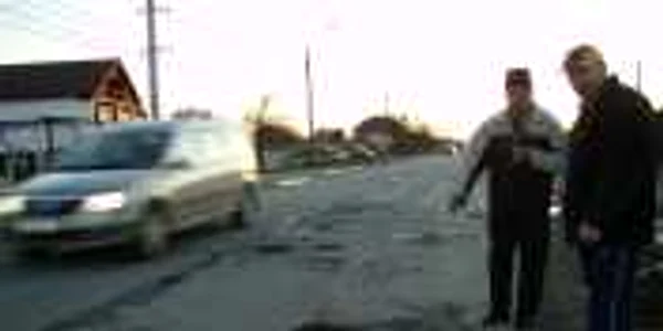 Drumul dintre Rovinari şi Bumbeşti Jiu este plin de gropi