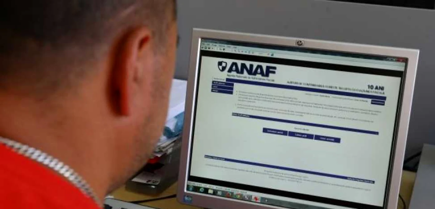 În cadrul programului „Comisia de tăiat hârtii“, românii au cerut Guvernului să implementeze plata online a taxelor şi a impozitelor FOTO Adevărul