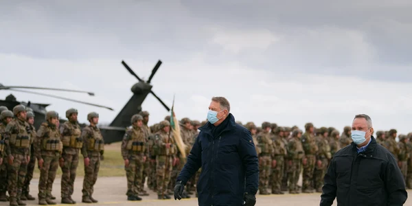 Klaus Iohannis la baza aeriana M Kogalniceanu FOTO presidency