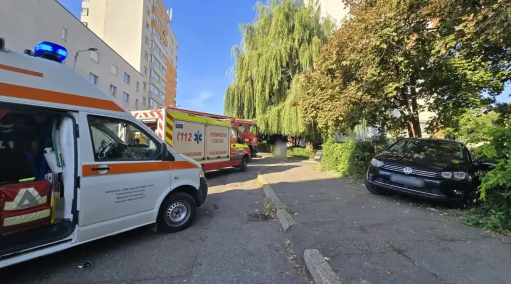 Accident în Suceava. O femeie și doi copii, loviți de o mașină. Șoferul a pierdut controlul direcției