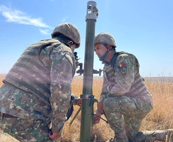 După încadrare, militarii vor intra în poligonul de tragere. SURSA MApN