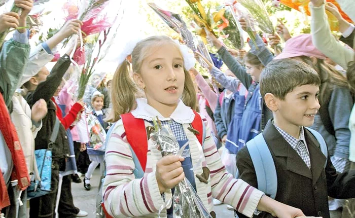 
    Anul şcolar 2016-2017  va avea 35 de săptămâni  de cursuri  