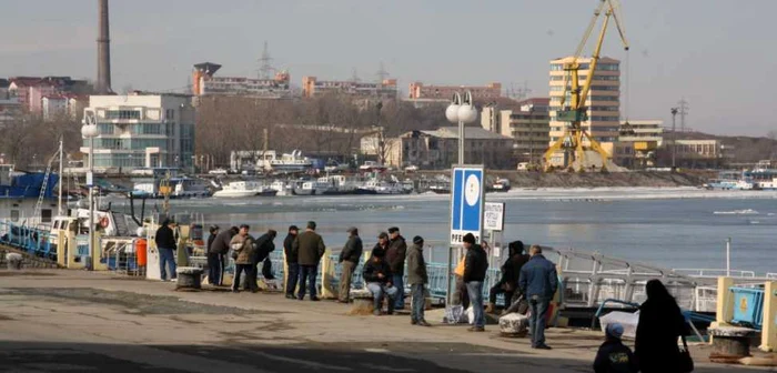 Bate vânt de primăvară la malul Dunării