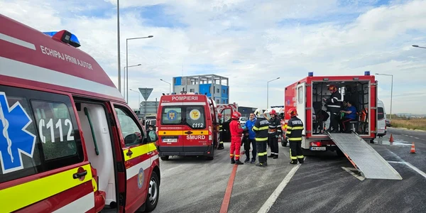 Coliziune între două microbuze pentru transport cu 19 victime în municipiul Sibiu Foto ISU Sibiu 